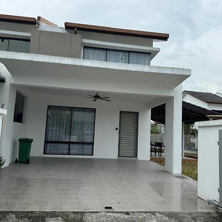 Sungai Long Guesthouse 까장 외부 사진