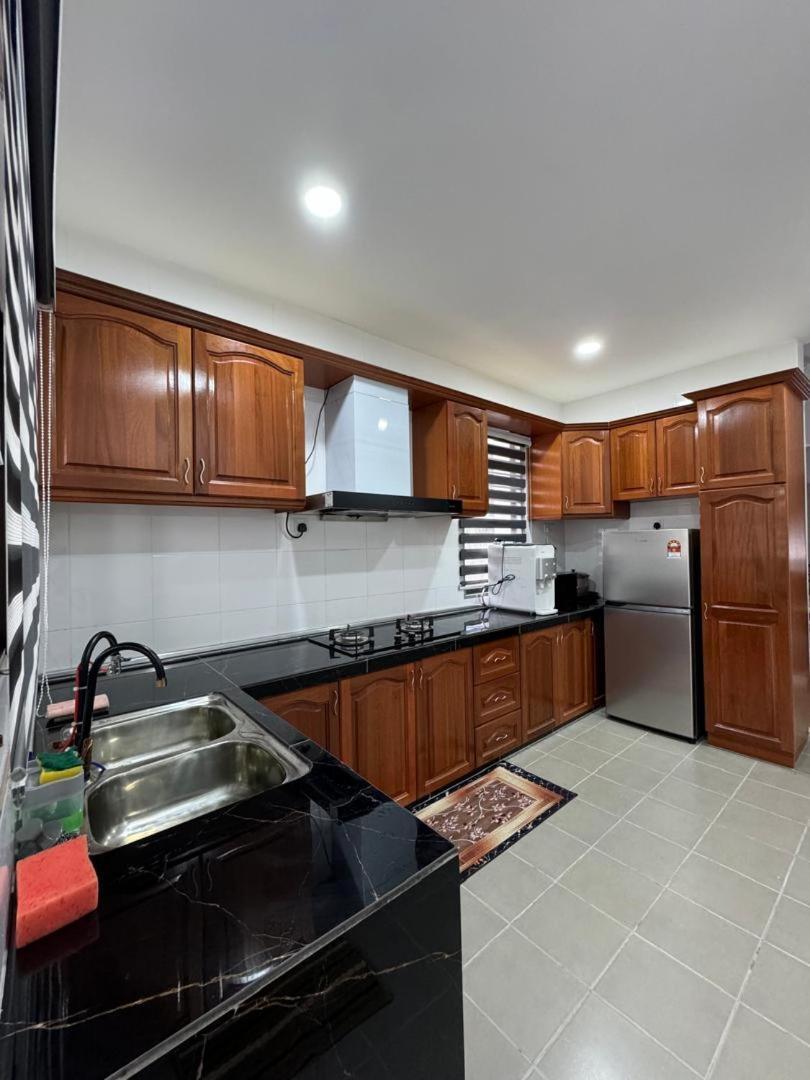 Sungai Long Guesthouse 까장 외부 사진
